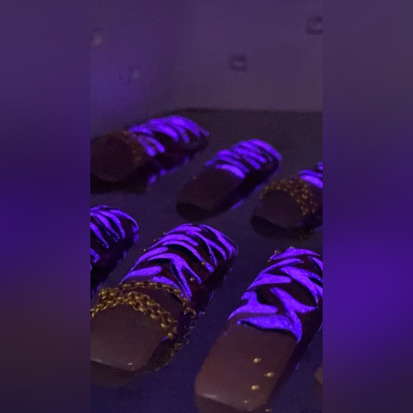 Clawdeen (3 XL duck ) ( GLOW IN THE DARK ) - Picture 2 of 10